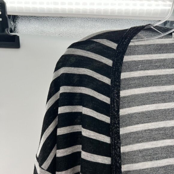 Moa Moa Women's Striped Long Sleeve Lightweight Cardigan Black/Gray Medium - Picture 3 of 8